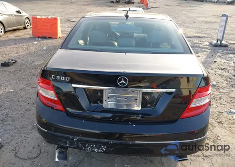 2008 Mercedes-Benz C 300 Luxury/Sport z USA, uszkodzony, nr VIN WDDGF54X78R013620